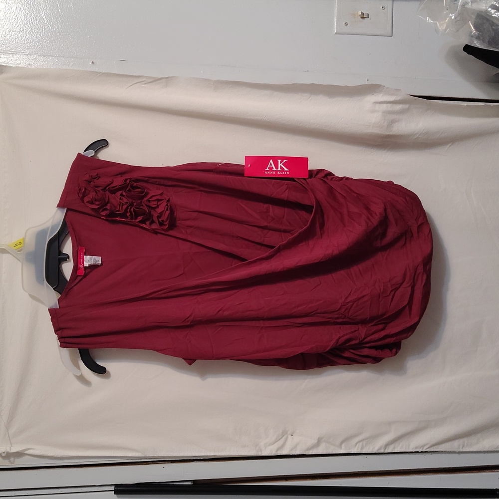 Women's sleeveless top with design